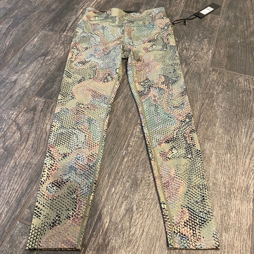 NWOT NOLI YOGA PANTS